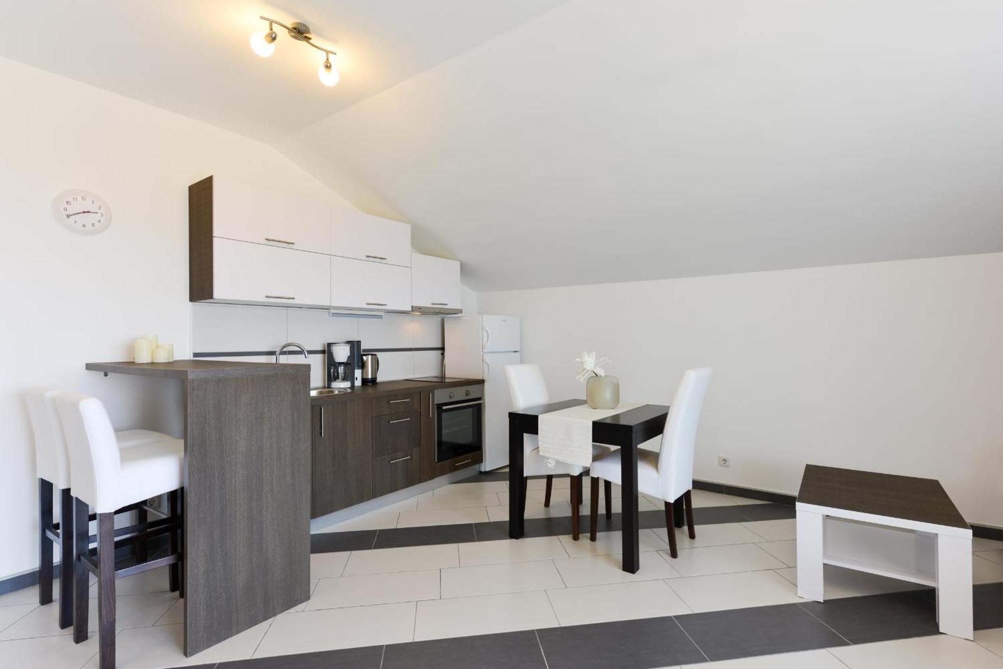 Apartmani Martin Mit Beheiztem Pool With Heated Pool Бибинє Екстер'єр фото