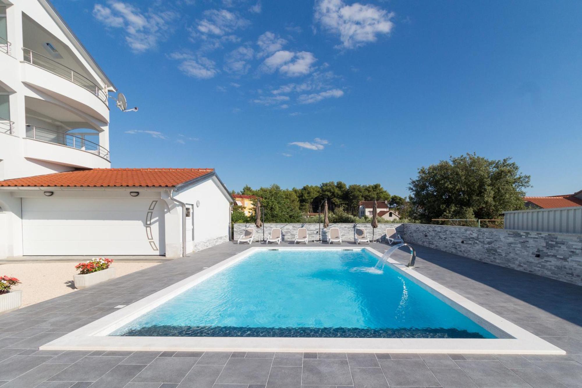 Apartmani Martin Mit Beheiztem Pool With Heated Pool Бибинє Екстер'єр фото