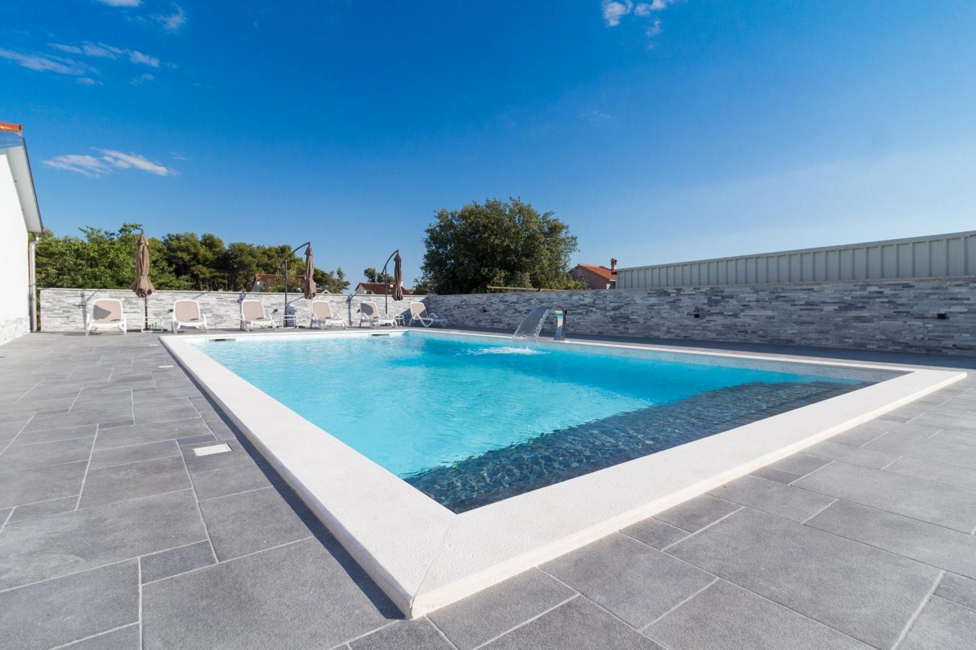 Apartmani Martin Mit Beheiztem Pool With Heated Pool Бибинє Екстер'єр фото
